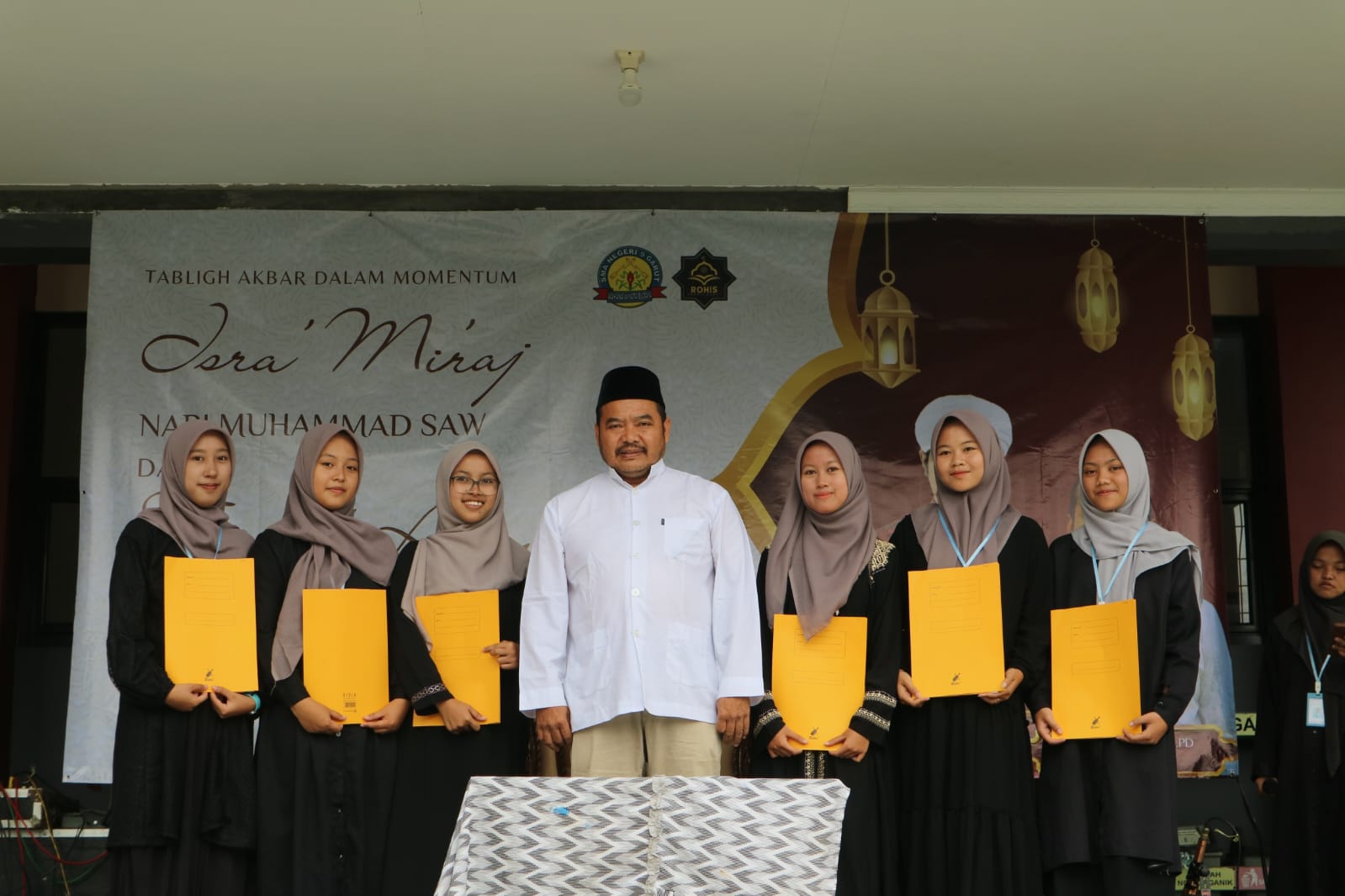 Meriah dan Penuh Makna! ROHIS SMA Negeri 9 Garut Sukses Gelar Tabligh Akbar Meriah dan Penuh Makna! ROHIS SMA Negeri 9 Garut Sukses Gelar Tabligh Akbar