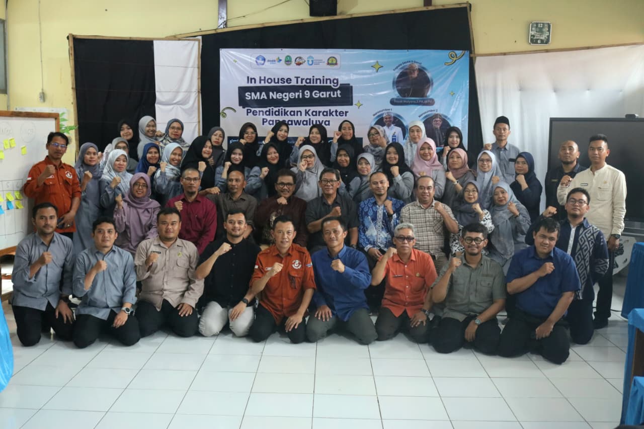 Menguatkan Karakter, Membangun Generasi Unggul: IHT Pendidikan Karakter Pancawaluya di SMA Negeri 9 Garut